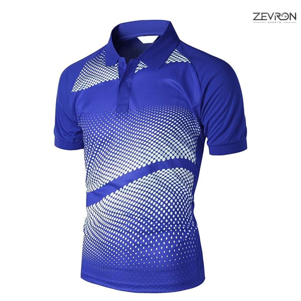Prémium minőségű, kék alapszínű, fehér pöttyös mintával ellátott férfi sport galléros póló a Zevron Sports-tól. Ideális teniszhez és szabadidős tevékenységekhez.