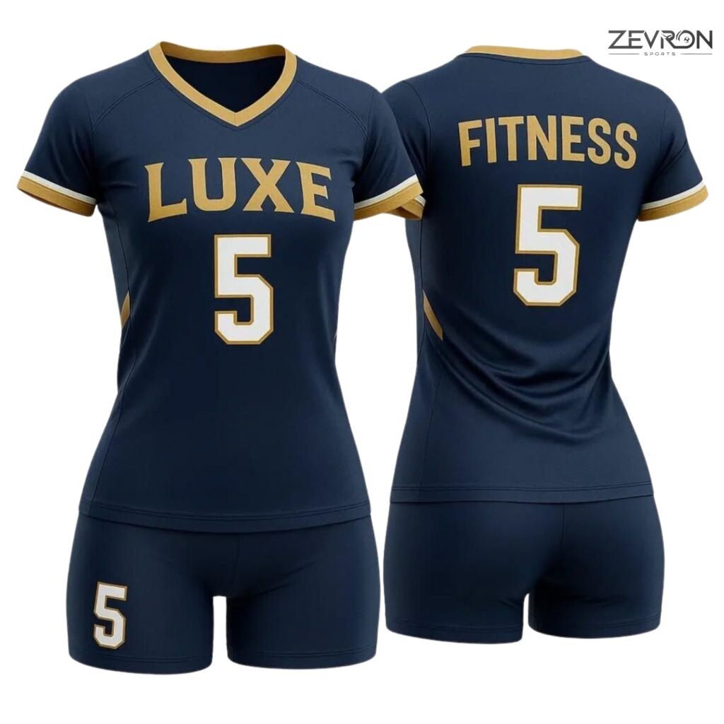 Zevron Sports női sötétkék sportmez és rövidnadrág szett arany felirattal.